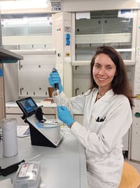 arianna_rinaldi_foto_formale_in_ambiente_di_lavoro_01 (1)